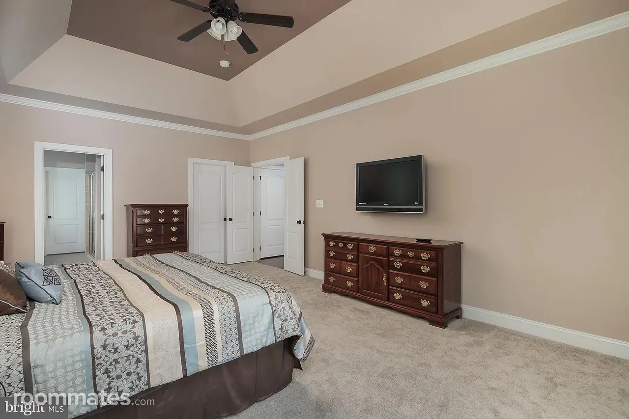 Profile photo 2 of 8