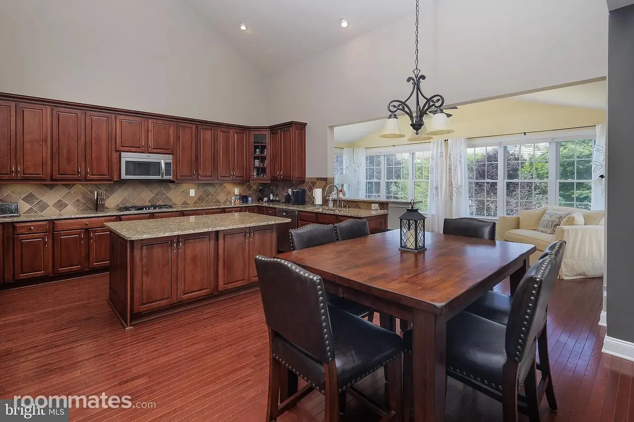 Profile photo 7 of 8