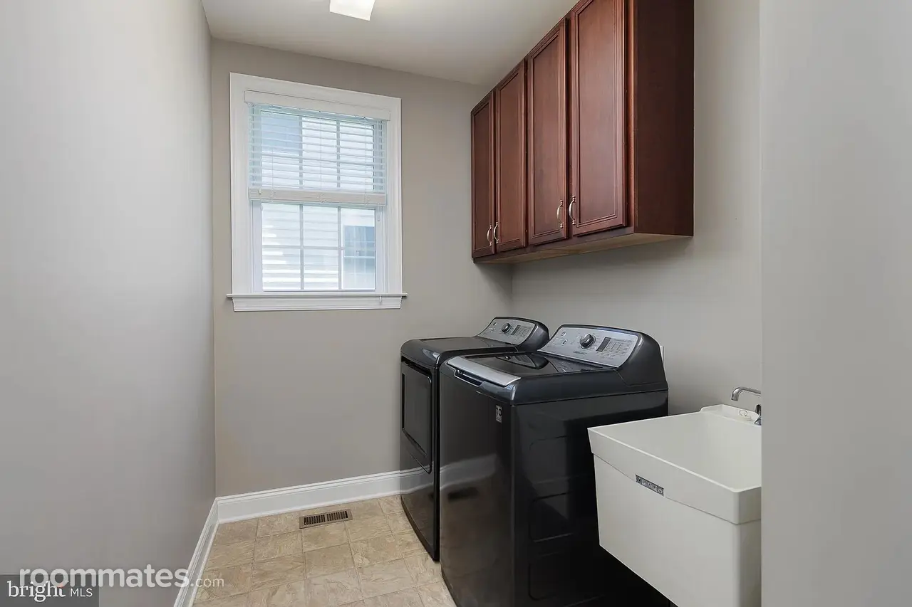 Profile photo 6 of 8