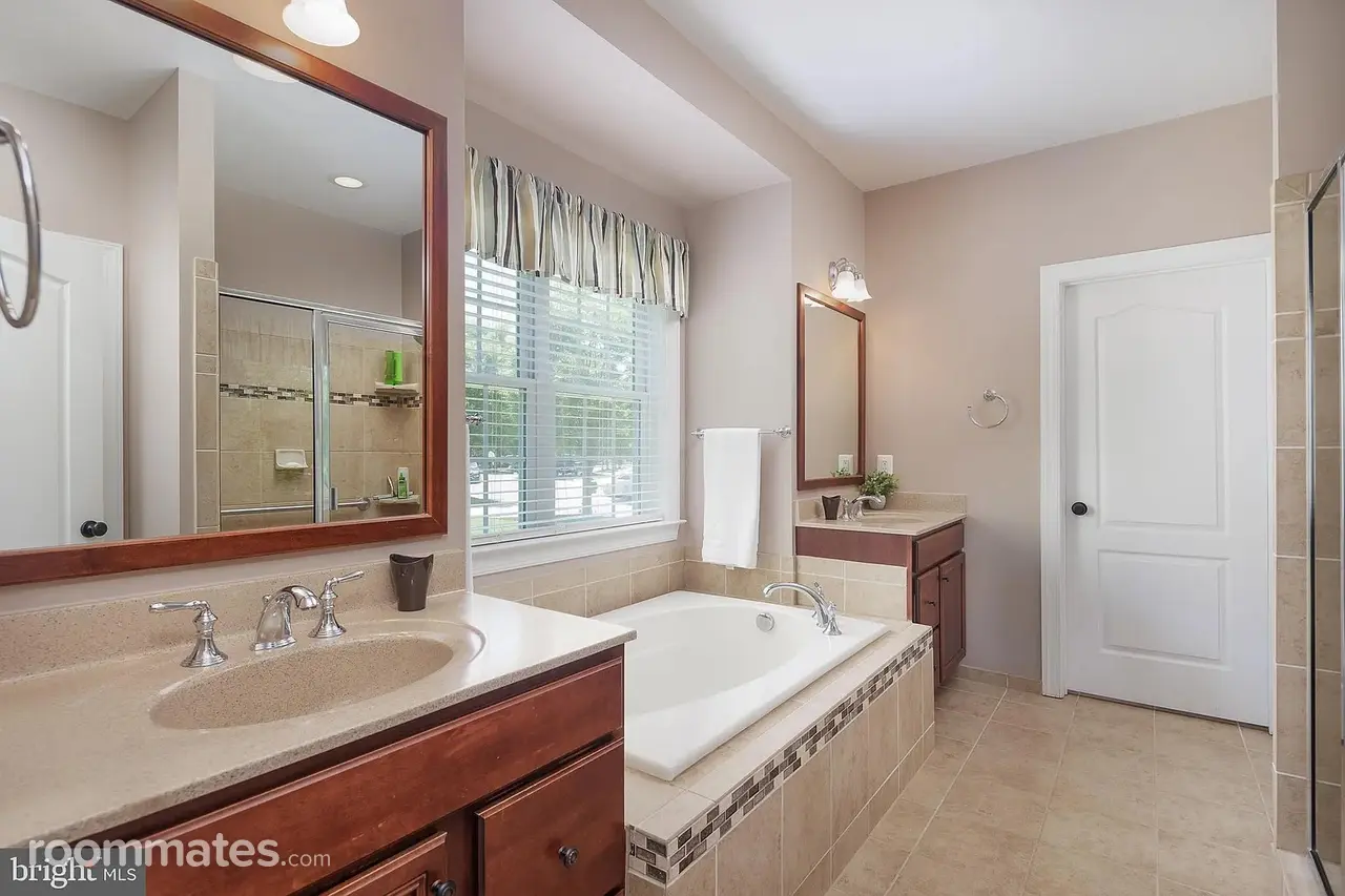 Profile photo 3 of 8