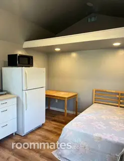 Room for rent in Sacramento, CA $700, house
