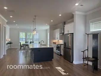 Room for rent in Suwanee, GA $1200, house