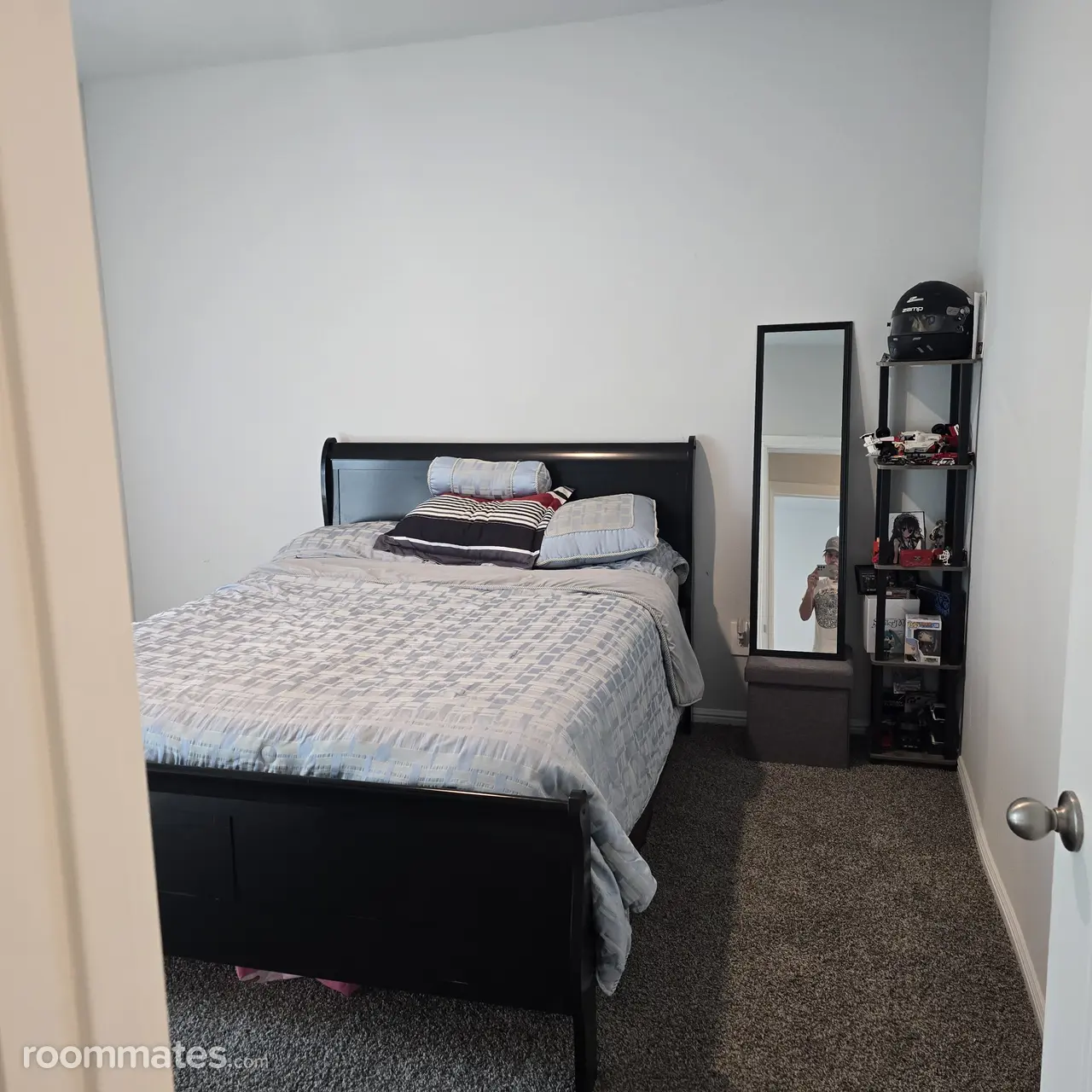 Profile photo 3 of 4