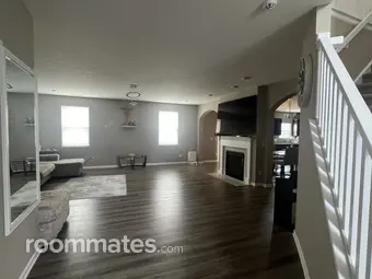 Room for rent in Greenwood, IN $900, house