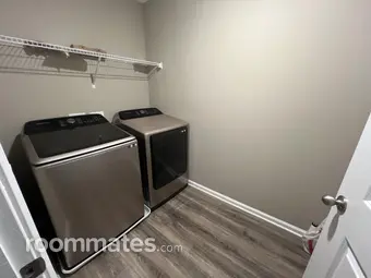 Room for rent in Greenwood, IN $900, house