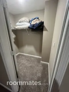 Room for rent in Greenwood, IN $800, house