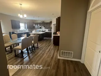 Room for rent in Greenwood, IN $900, house