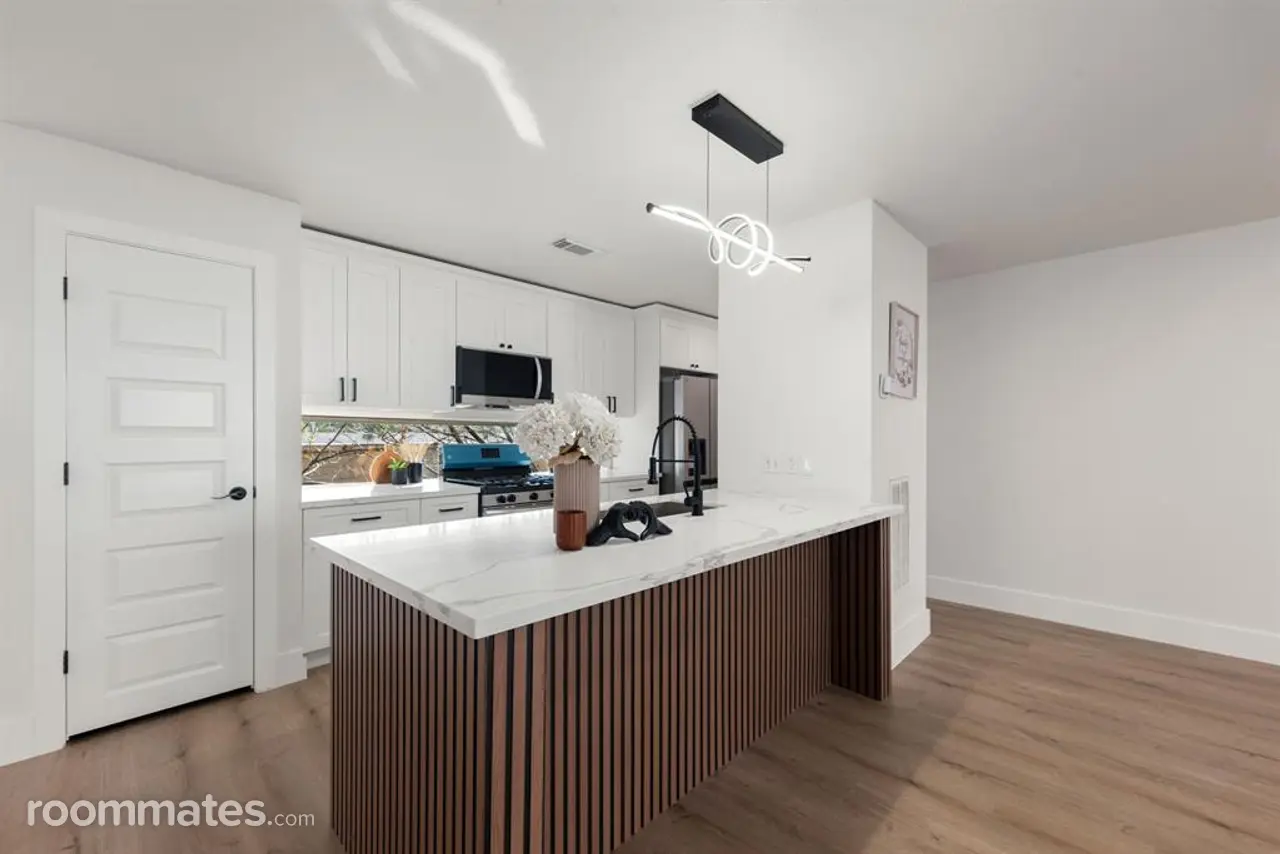 Profile photo 6 of 8