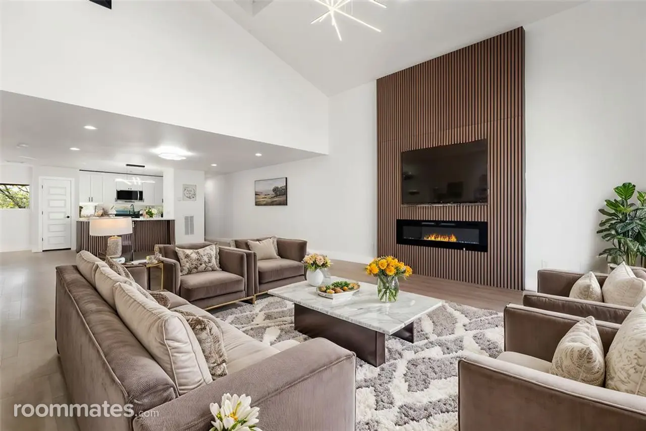 Profile photo 7 of 8