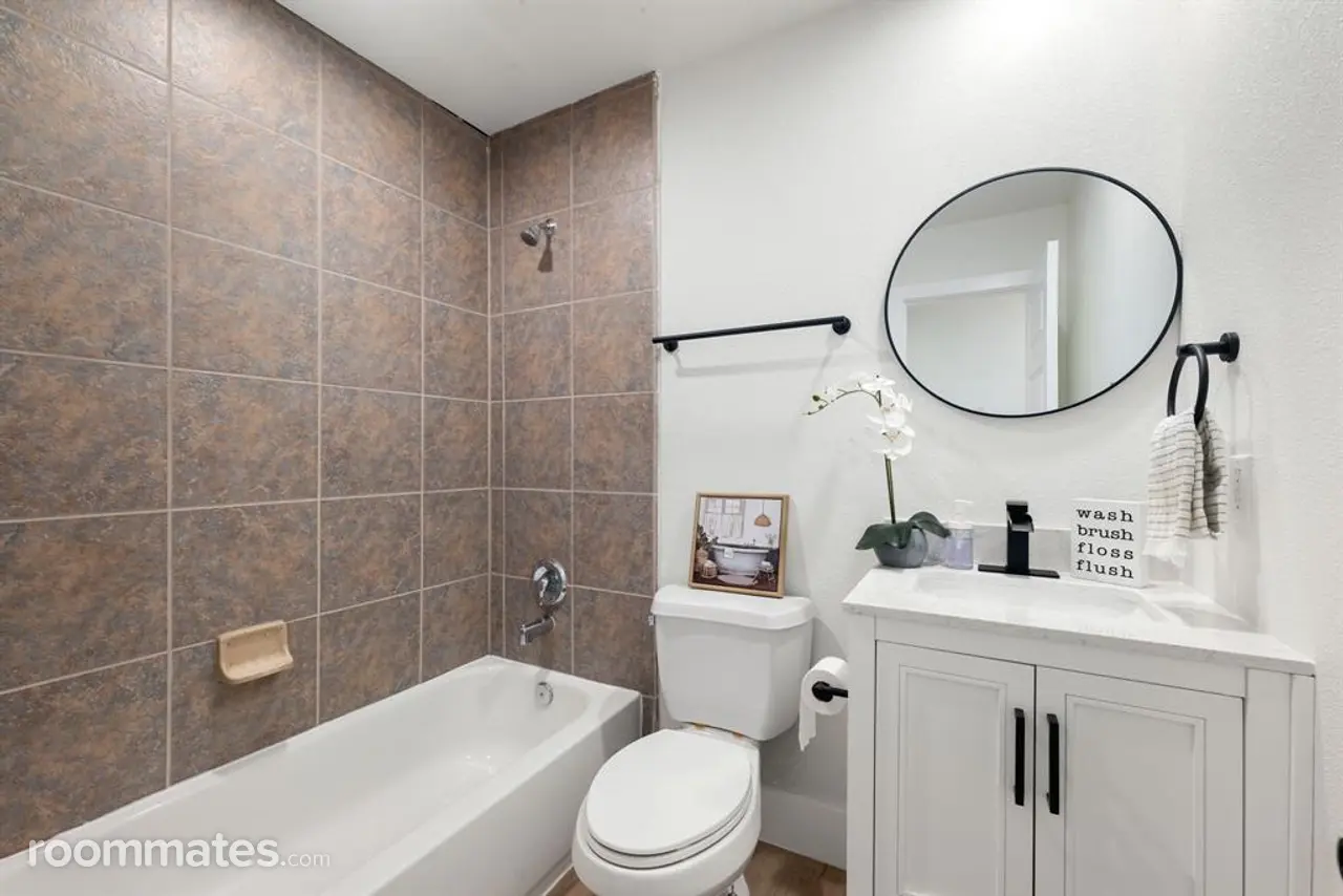 Profile photo 4 of 8