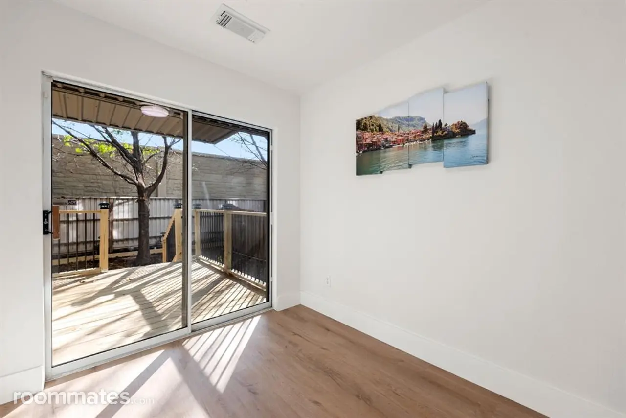 Profile photo 3 of 8