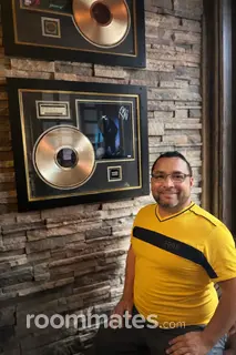 Roommate looking Chicago IL, $700