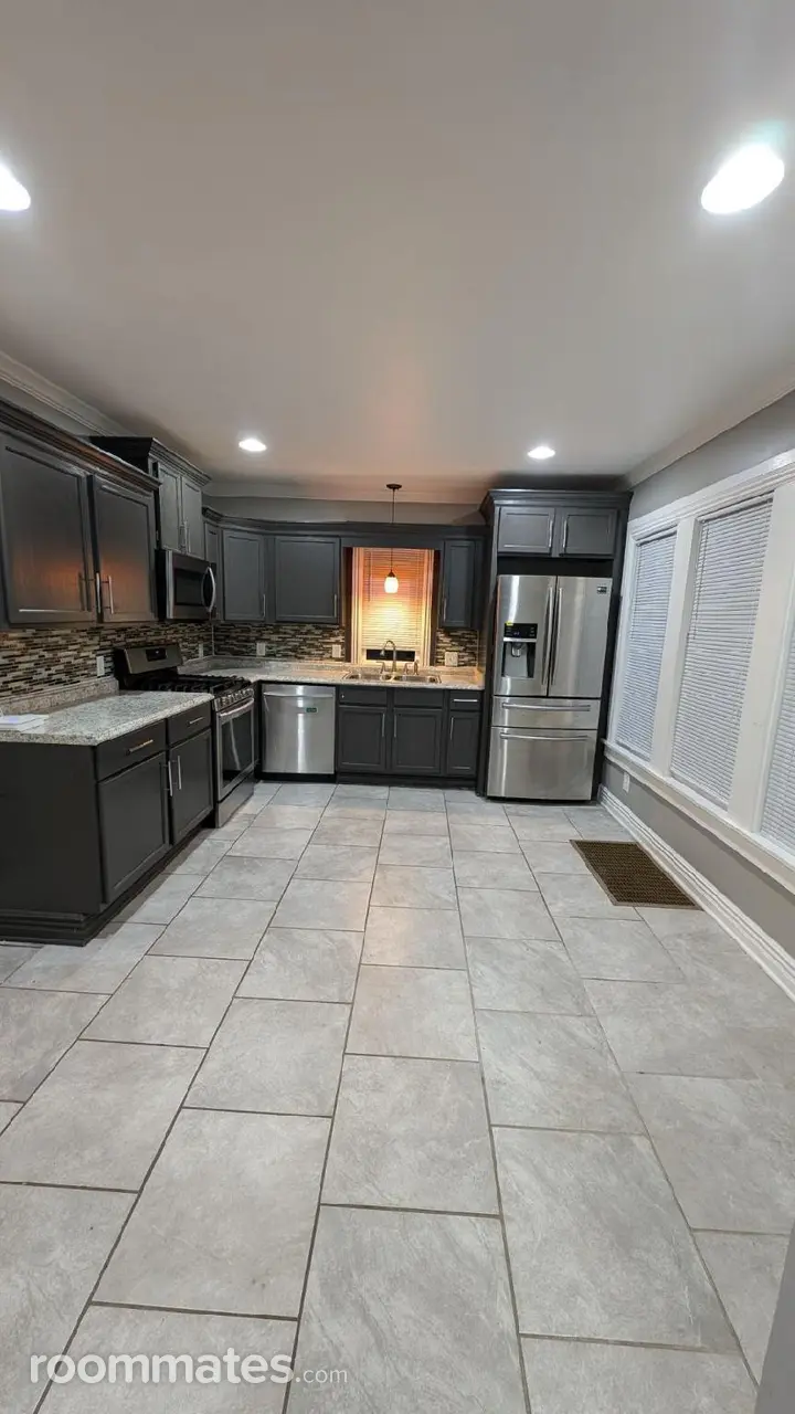 Profile photo 6 of 11