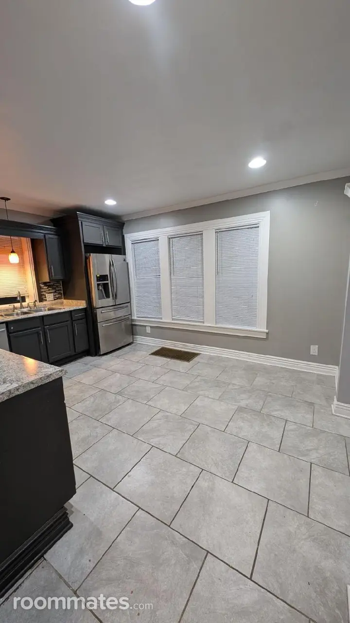 Profile photo 7 of 11