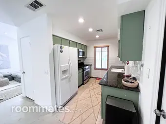 Room for rent in Cathedral City, CA $1250, house