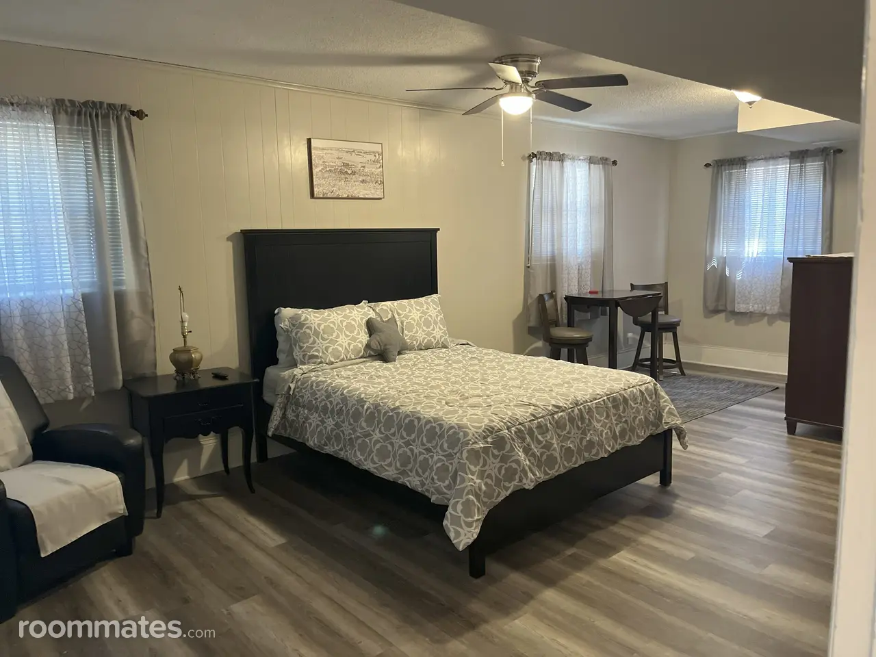 Profile photo 6 of 11