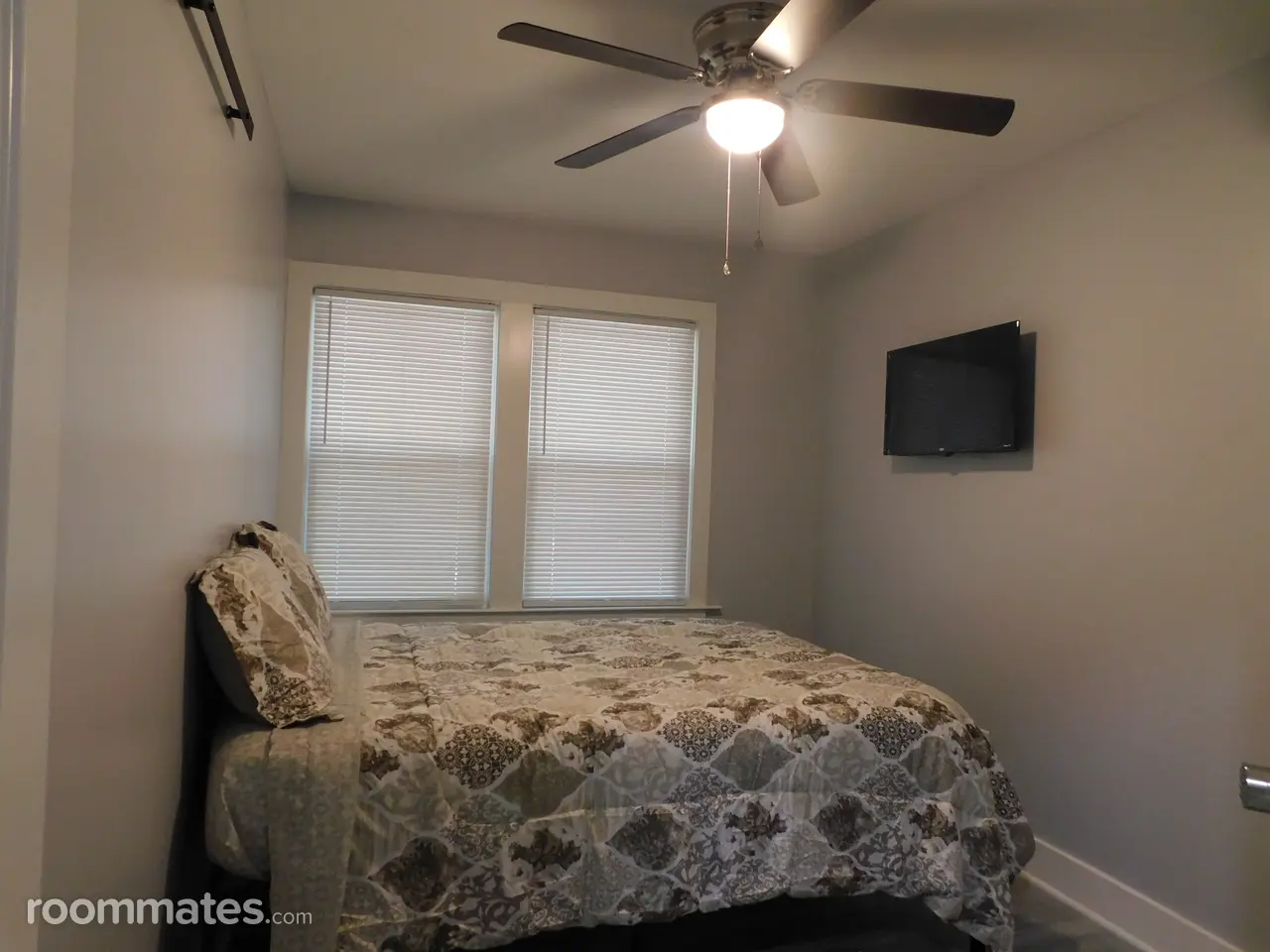 Profile photo 3 of 11