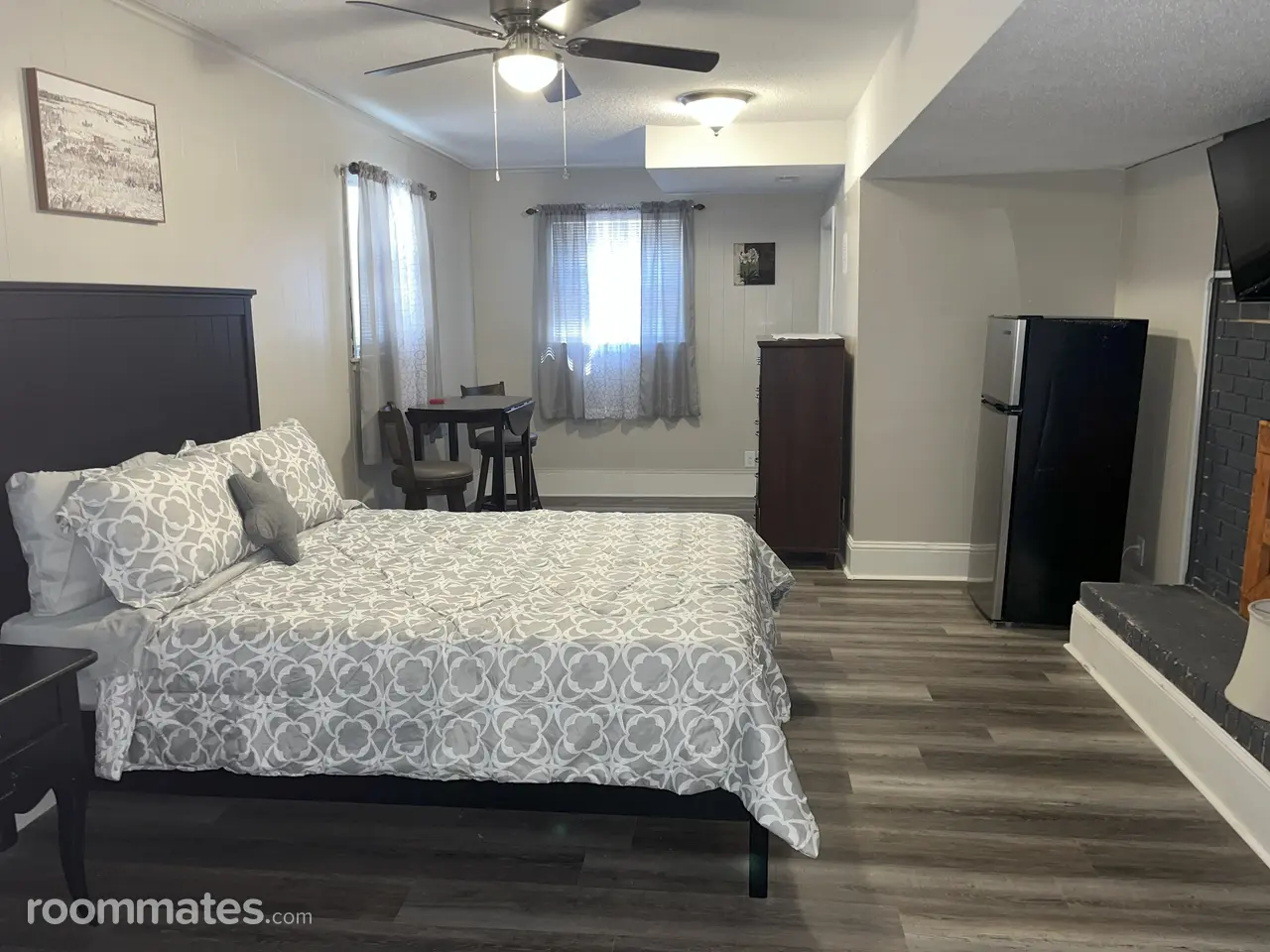 Profile photo 7 of 11