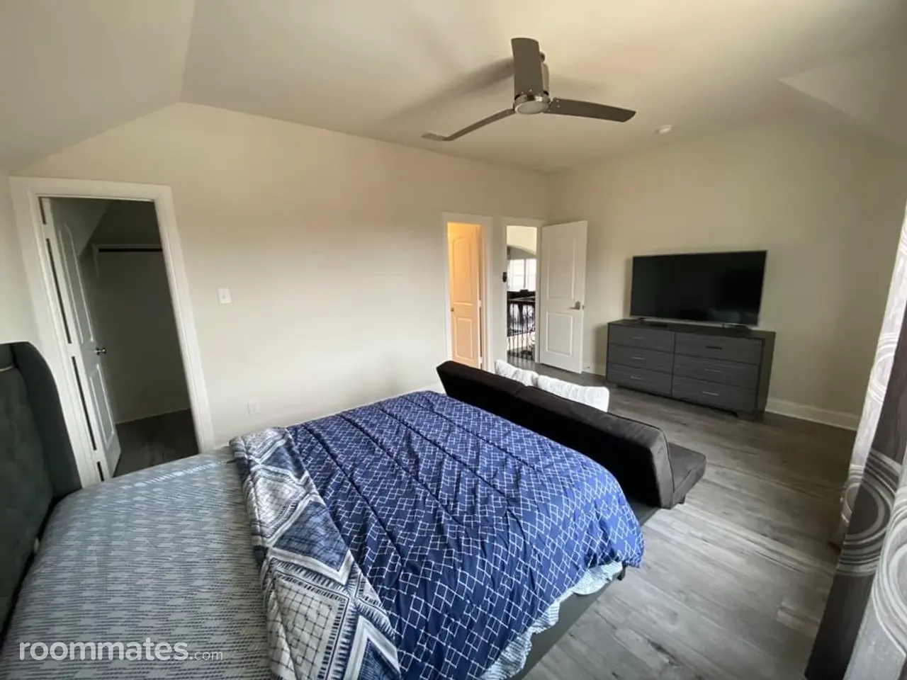 Profile photo 4 of 11