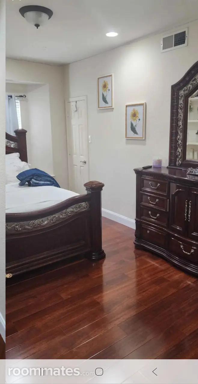 Profile photo 3 of 4