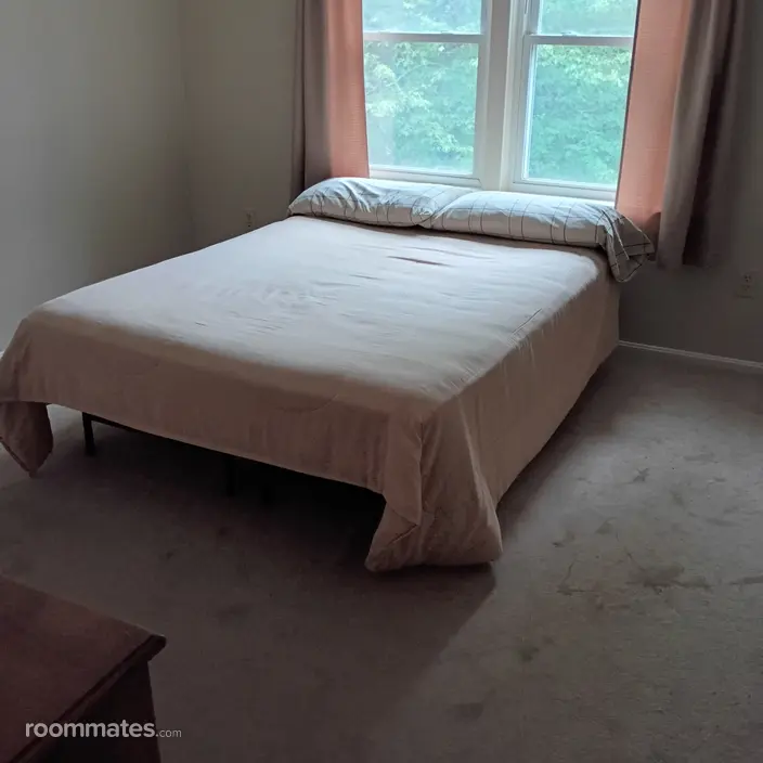 Room for rent in Manchester, NH $950, condo