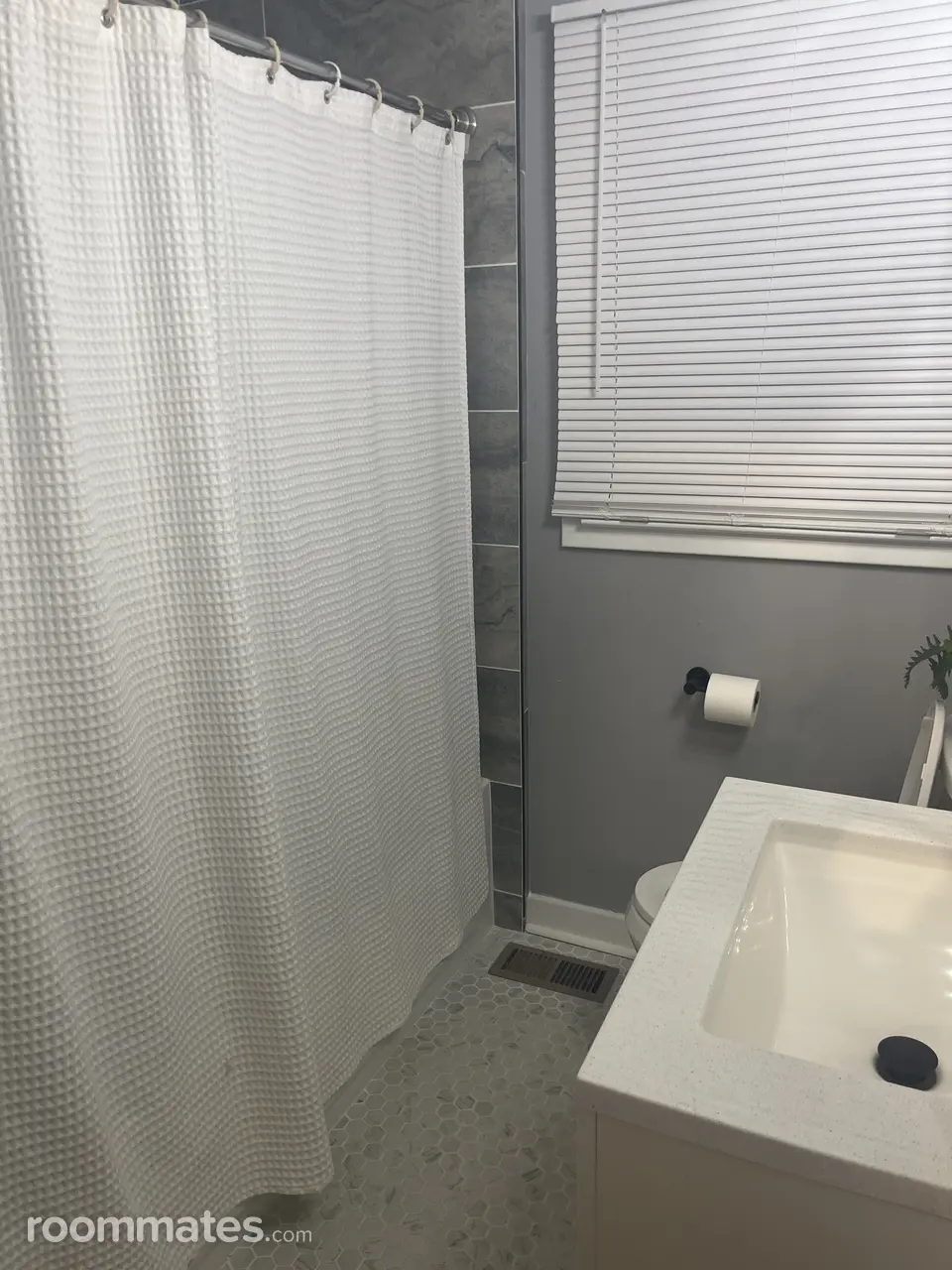 Profile photo 4 of 8