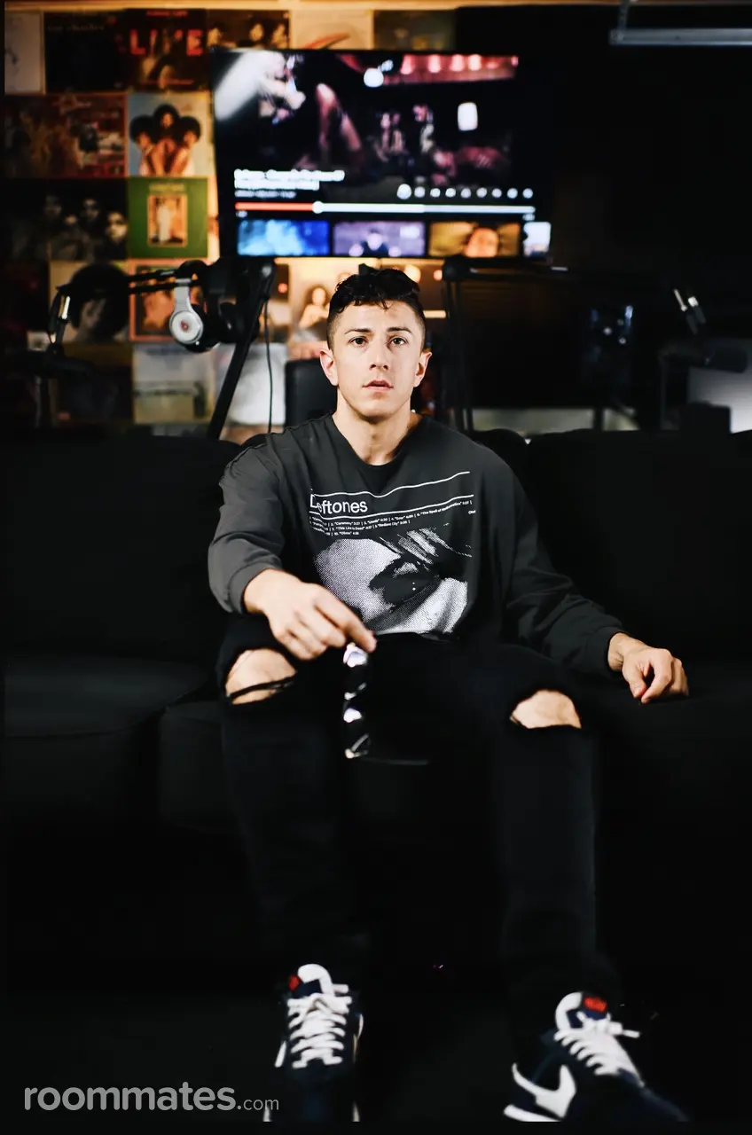 Profile photo 7 of 7