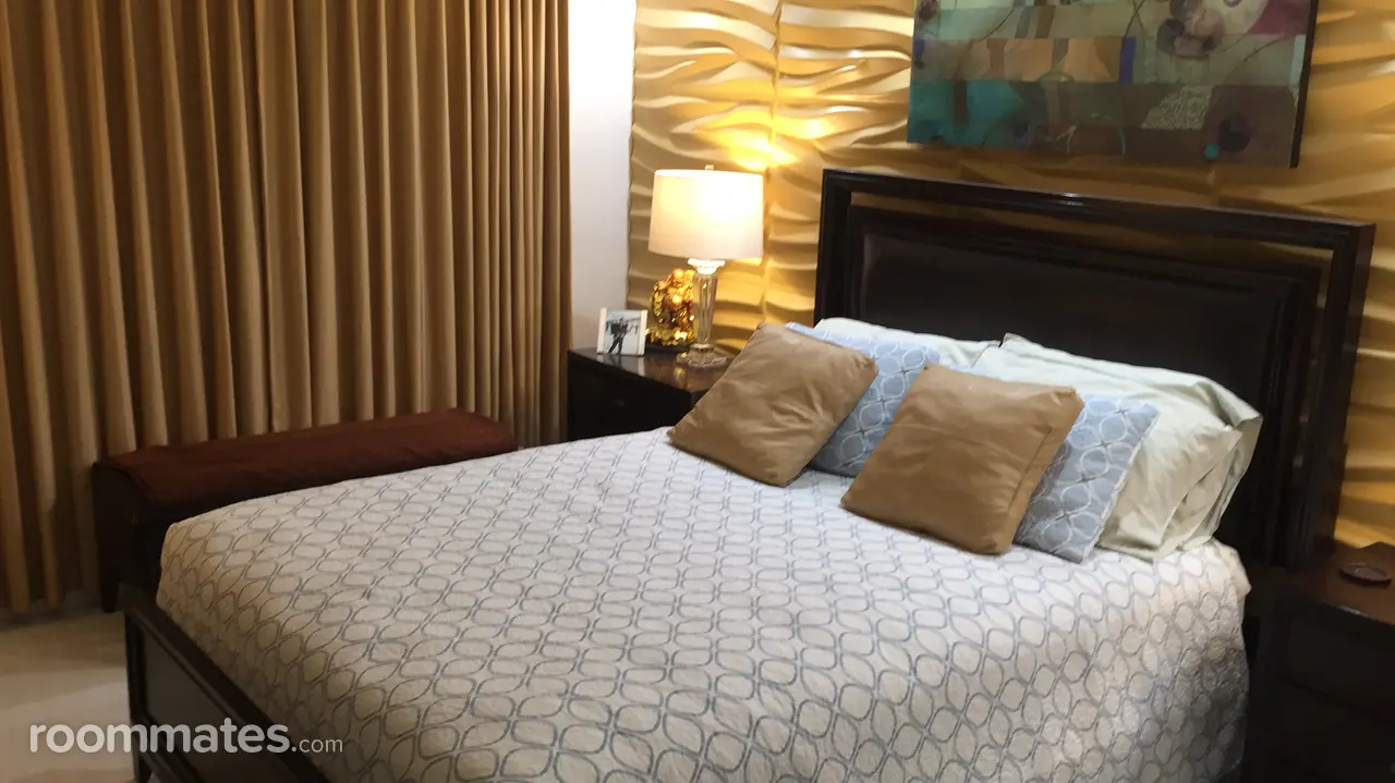 Profile photo 11 of 18