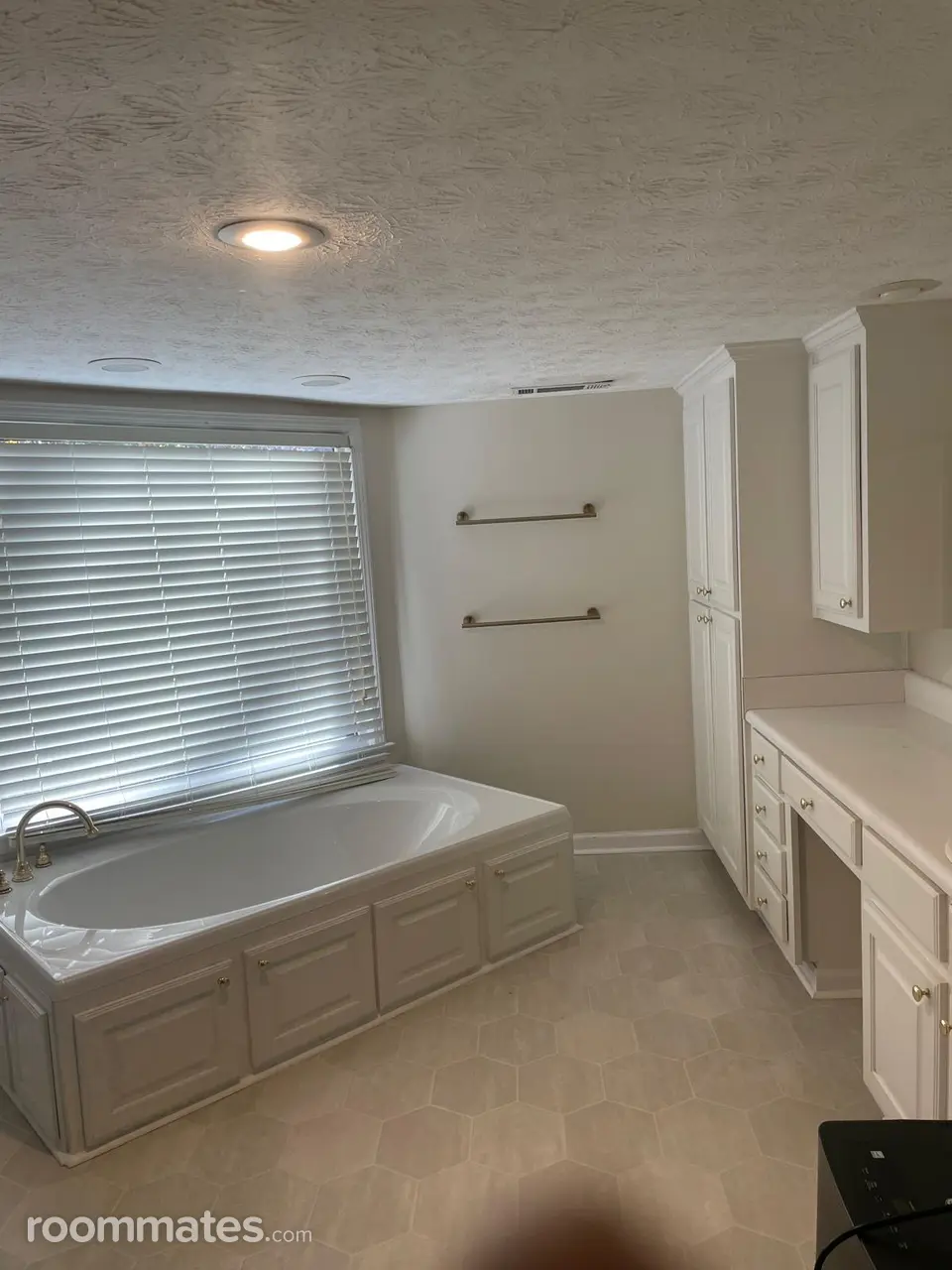 Profile photo 6 of 9