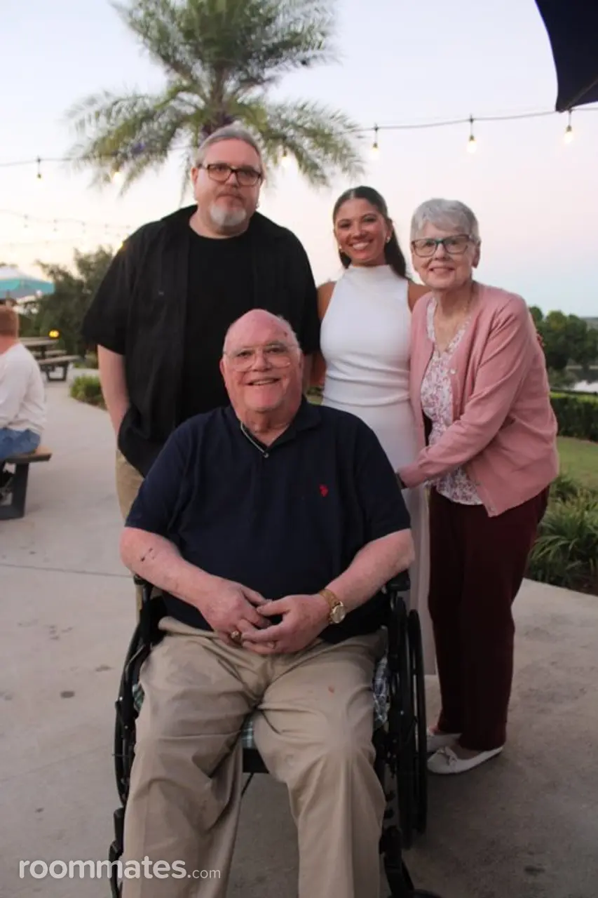 Profile photo 15 of 17