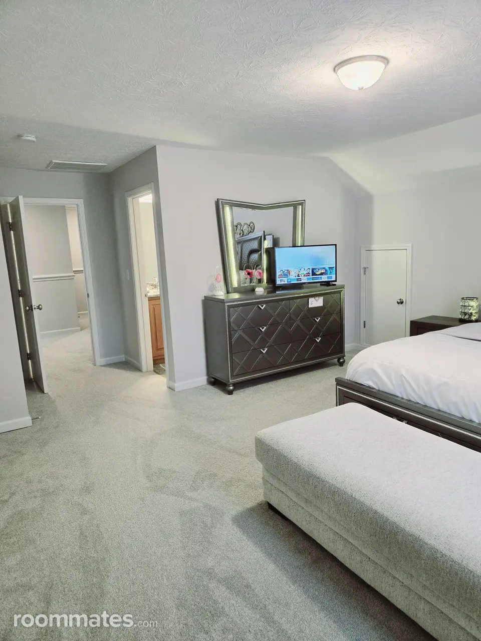 Profile photo 1 of 11