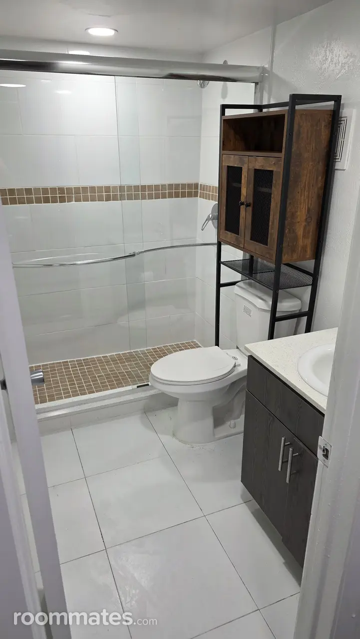 Profile photo 4 of 8