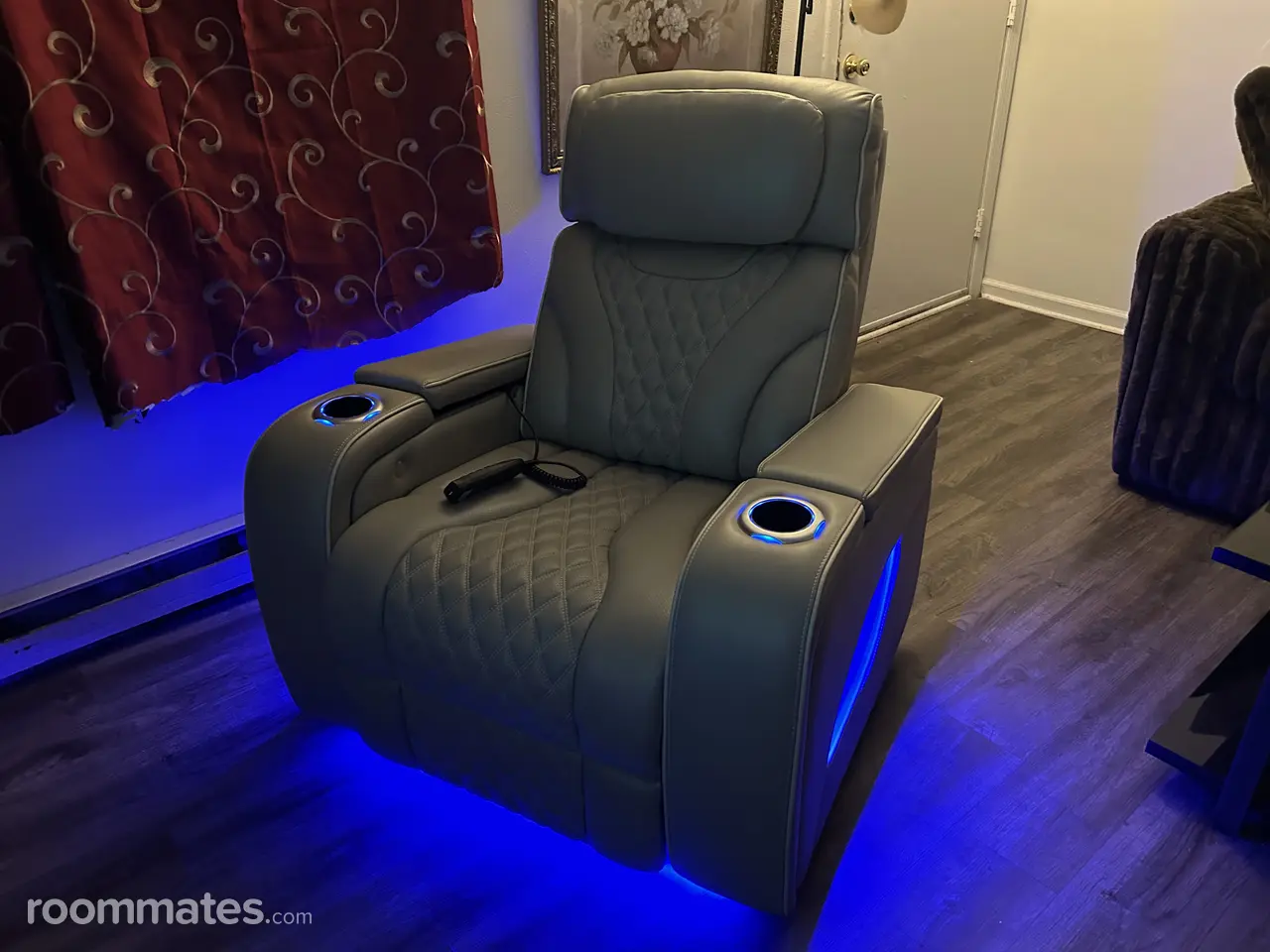 Profile photo 3 of 11