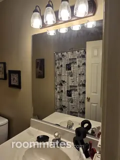 Room for rent in Newport News, VA $1000, house