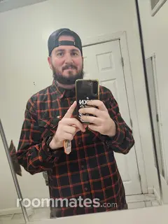 Roommate looking San Bernardino, CA, $800