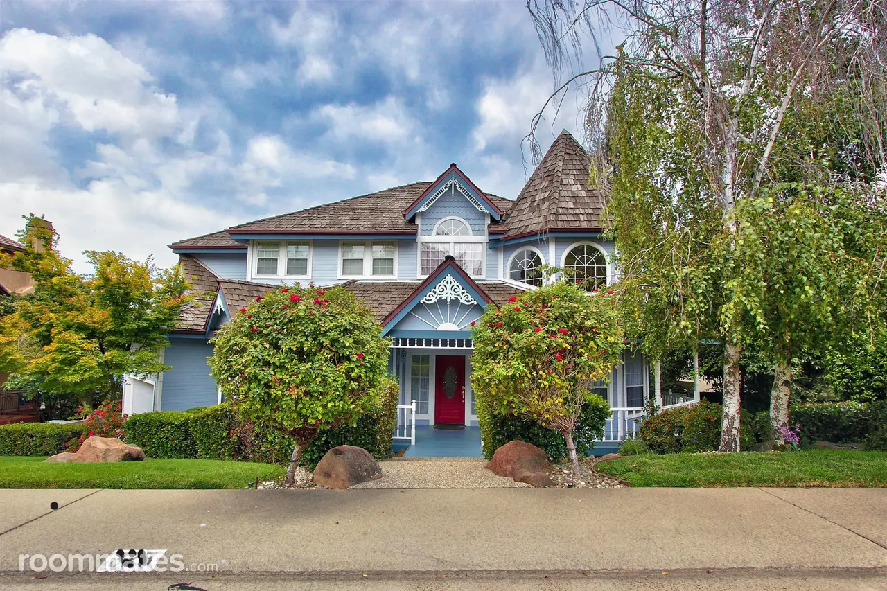 Profile photo 1 of 11