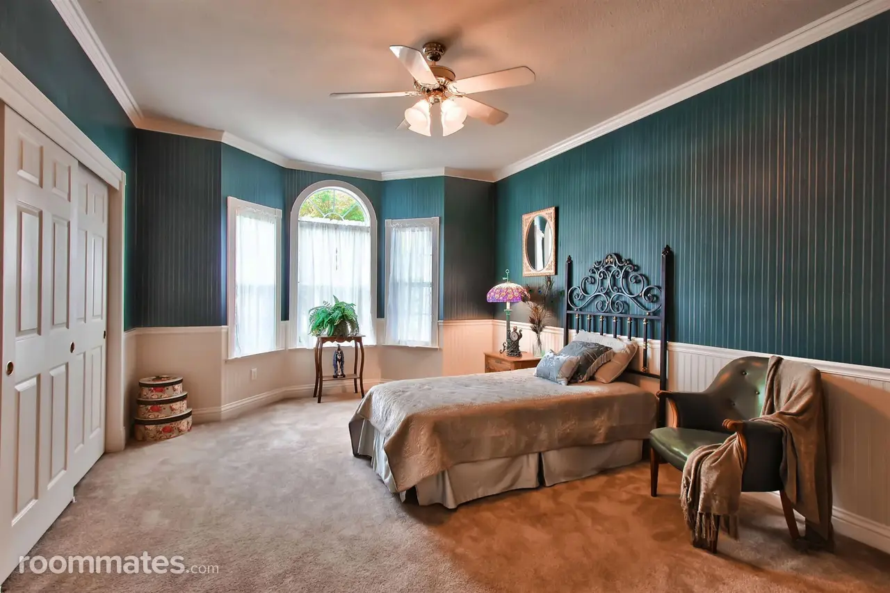 Profile photo 4 of 11