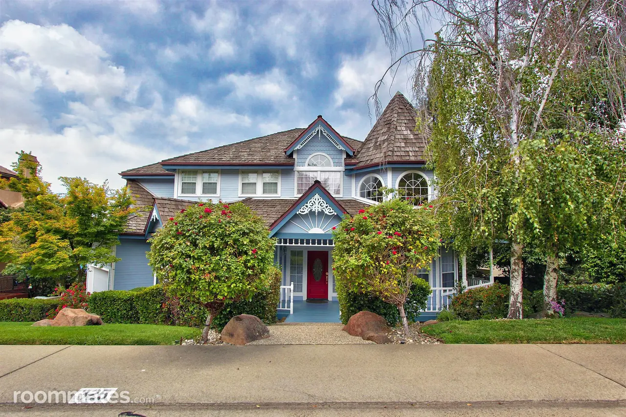 Profile photo 11 of 11