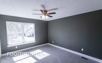 Room for rent in New Albany, IN $800, house
