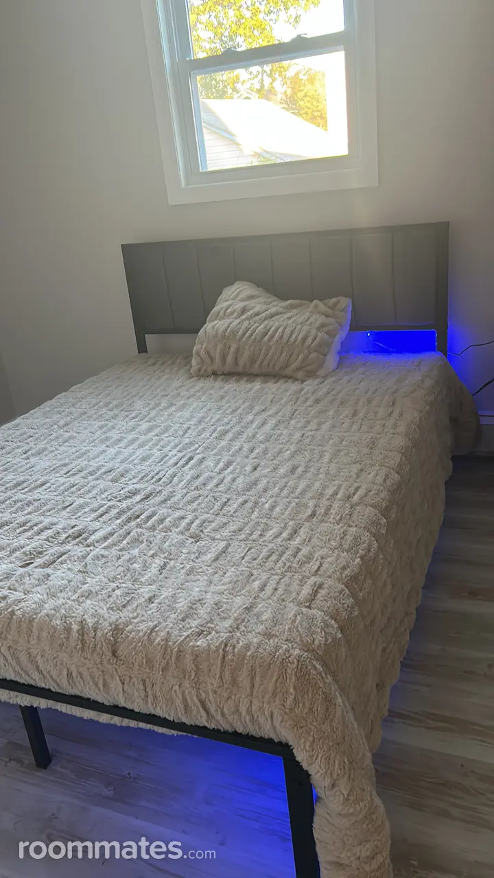 Profile photo 3 of 4