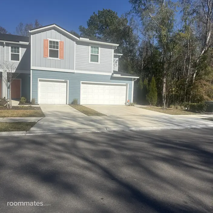 Room for rent in Jacksonville, FL $700, townhouse