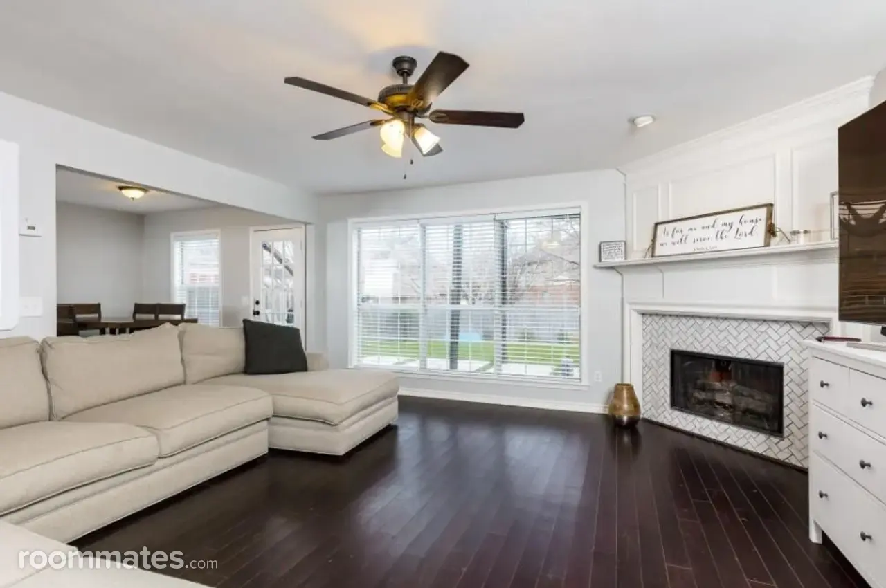 Profile photo 3 of 10