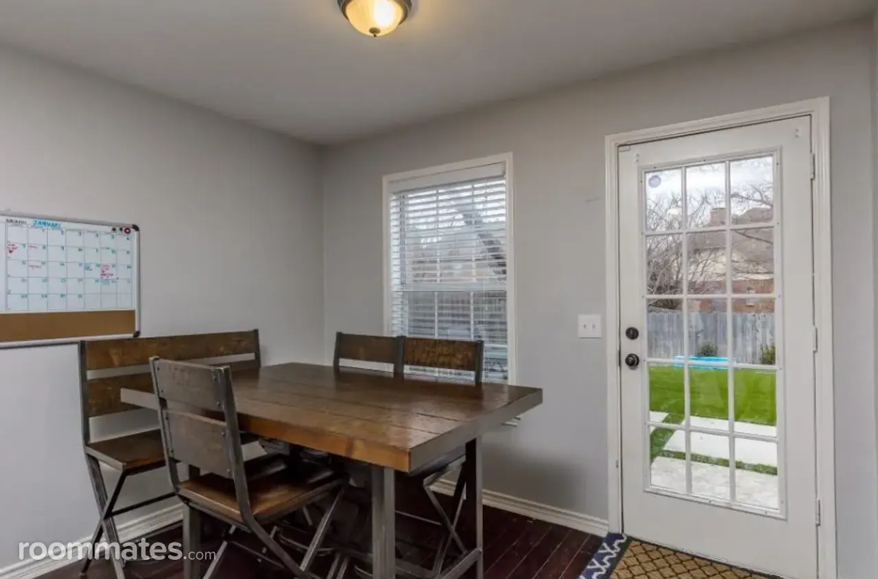 Profile photo 7 of 10