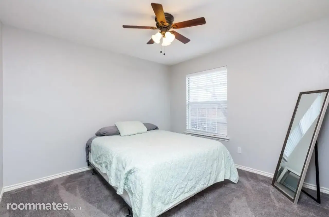 Profile photo 1 of 10