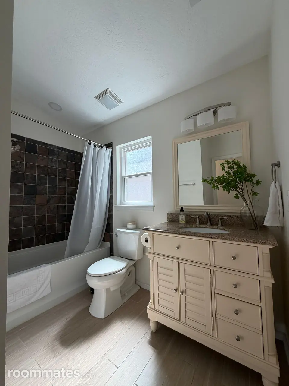 Profile photo 3 of 9