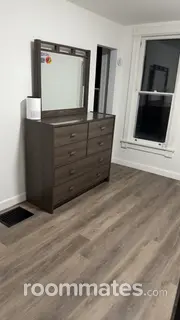 Room for rent in Elgin, IL $700, house