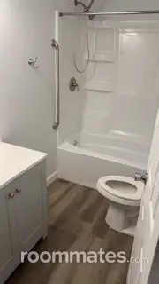 Room for rent in Elgin, IL $700, house