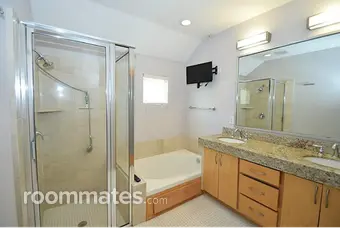 Room for rent in Houston, TX $1050, condo