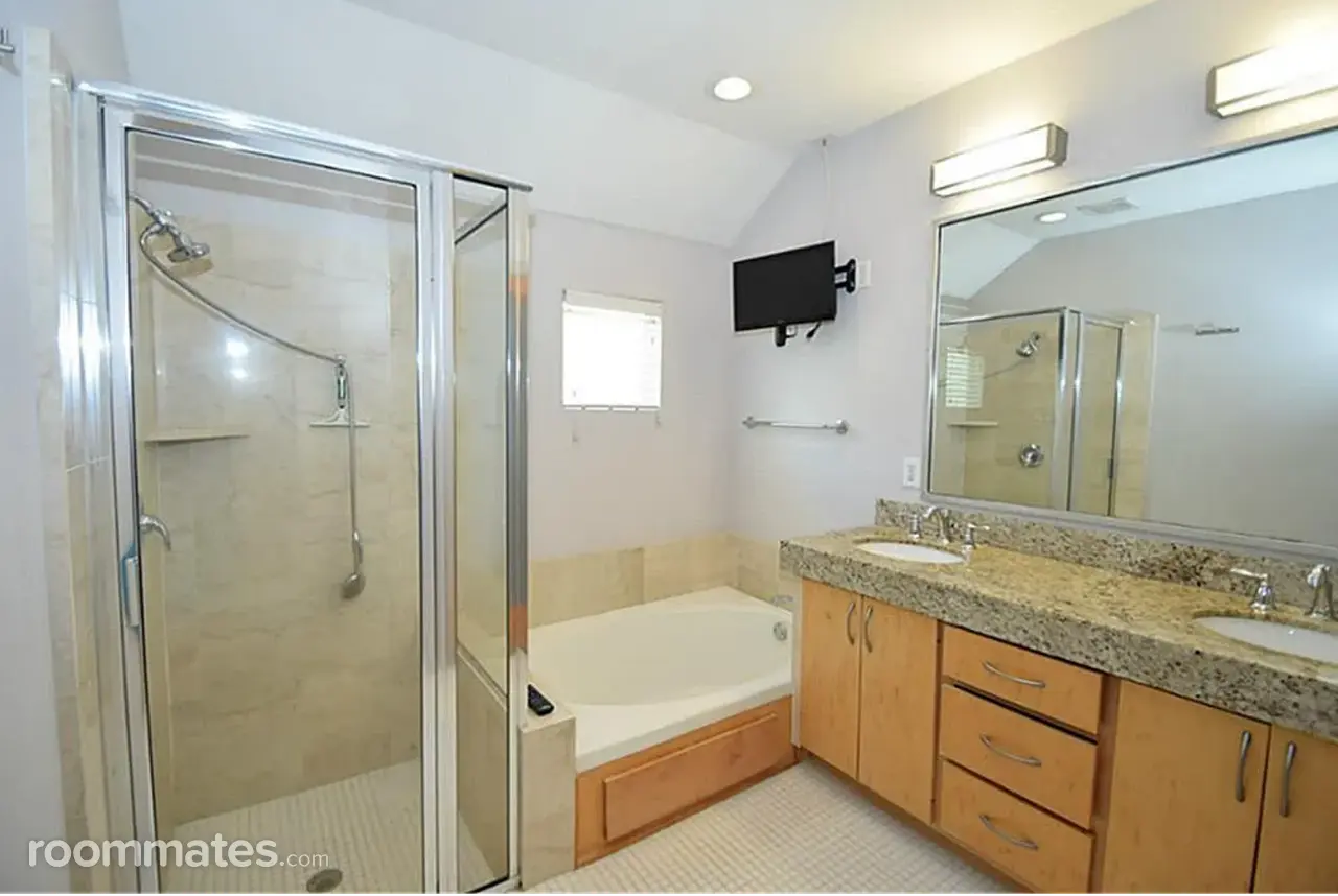 Profile photo 2 of 4