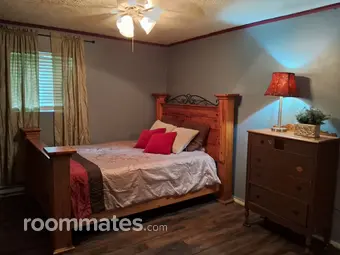 Room for rent in Hendersonville, NC $1000, house